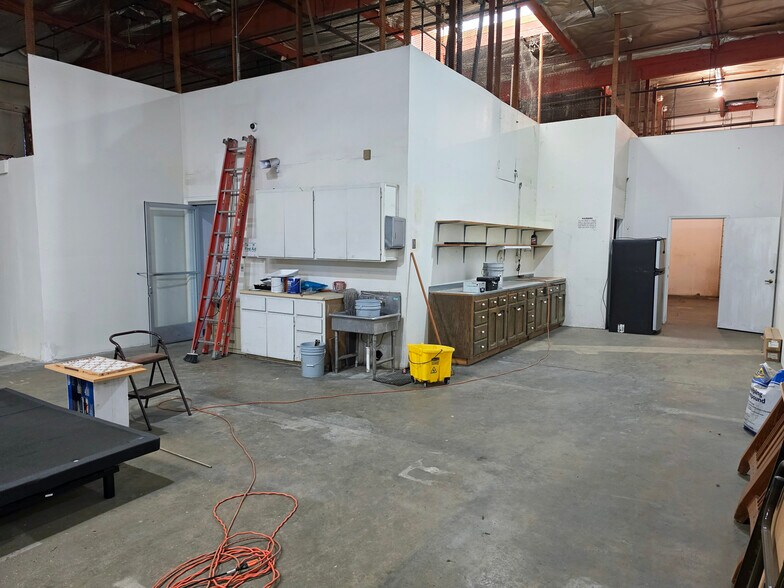 More Photos Of 4960 E Yale Ave, Fresno Warehouse For Sale