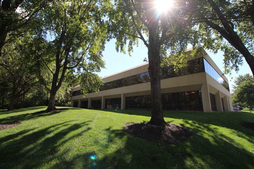 More Photos Of 10875 Benson Dr, Overland Park Medical For Lease