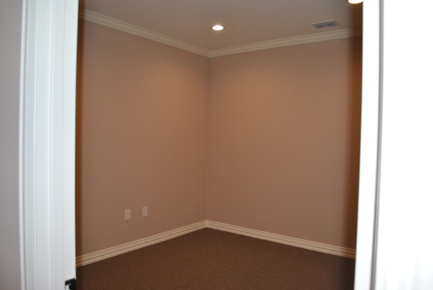 More Photos Of 425 Old Newman Rd, Frisco Office For Lease