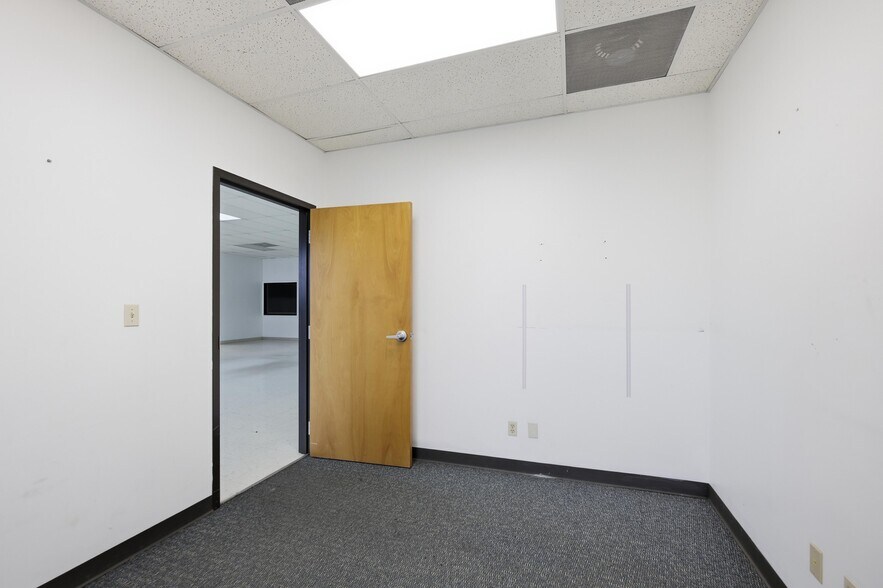 More Photos Of 602 S Michigan Ave, Joplin Freestanding For Lease