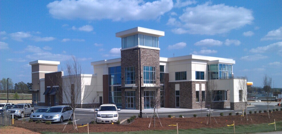 More Photos Of 401 Langtree Rd, Mooresville Convenience Store For Lease