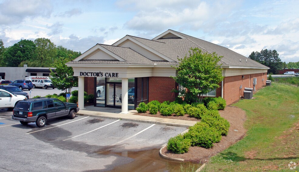 More Photos Of 701 Congaree Rd, Greenville Medical For Lease