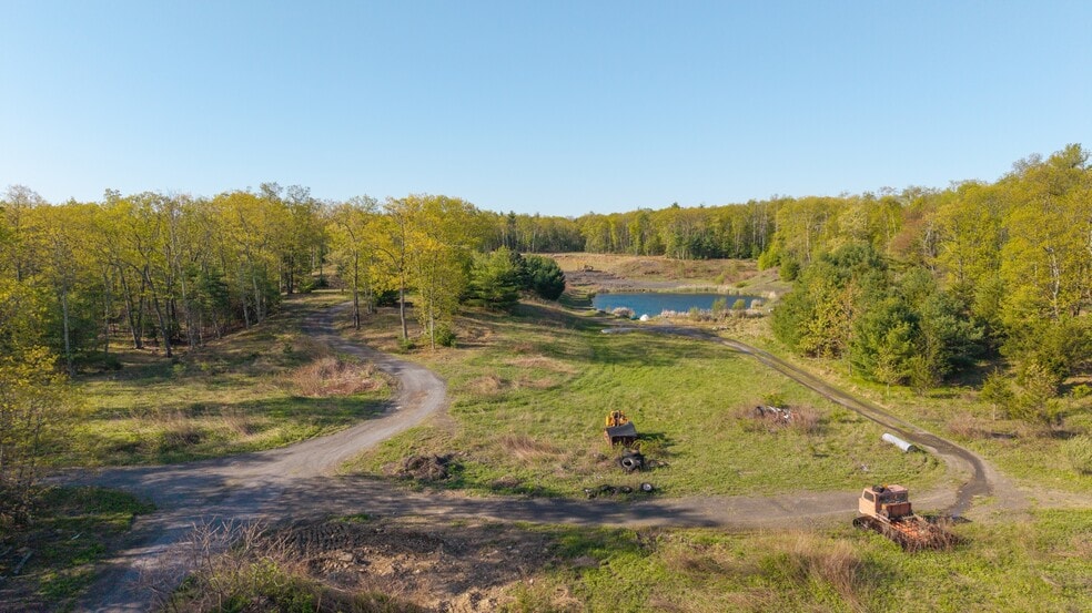 More Photos Of 167 Hill Rd, Kingston Sports And Entertainment For Sale