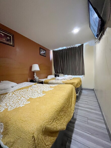 More Photos Of 536 39th St, Brooklyn Hotel For Sale