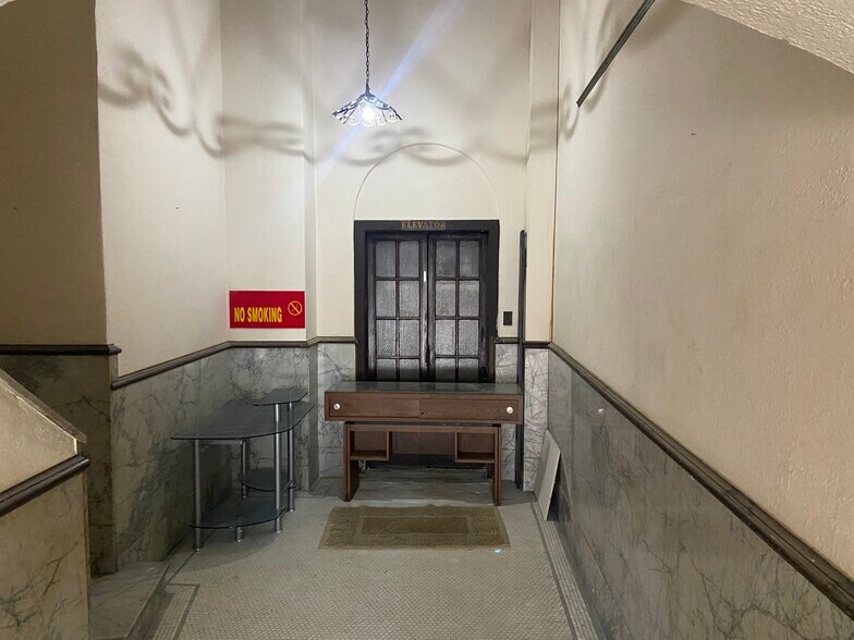 More Photos Of 400-416 W 6th St, San Pedro General Retail For Sale