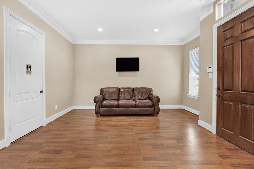 More Photos Of 11623 Spring Cypress Rd, Tomball Office For Sale