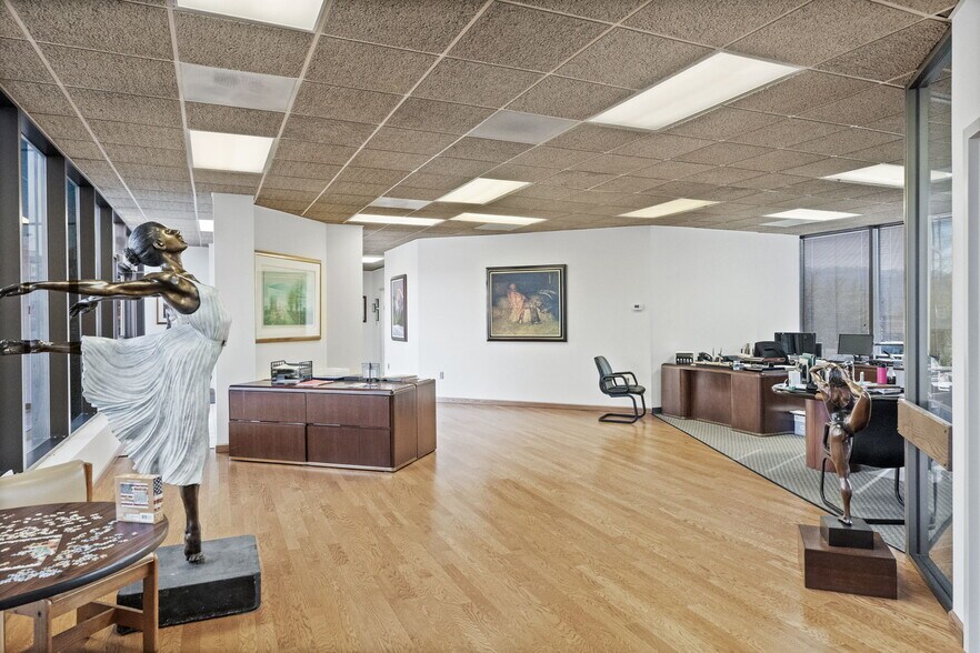Primary Photo Of 1989-1999 E Stone Dr, Kingsport Office For Lease
