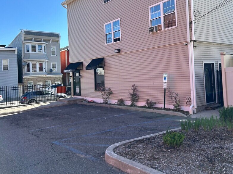 More Photos Of 624-628 Main St, Paterson Medical For Lease