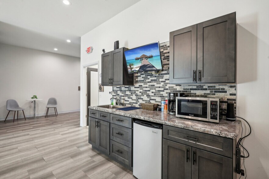 More Photos Of 613 Broadway, Wisconsin Dells Loft Creative Space For Sale