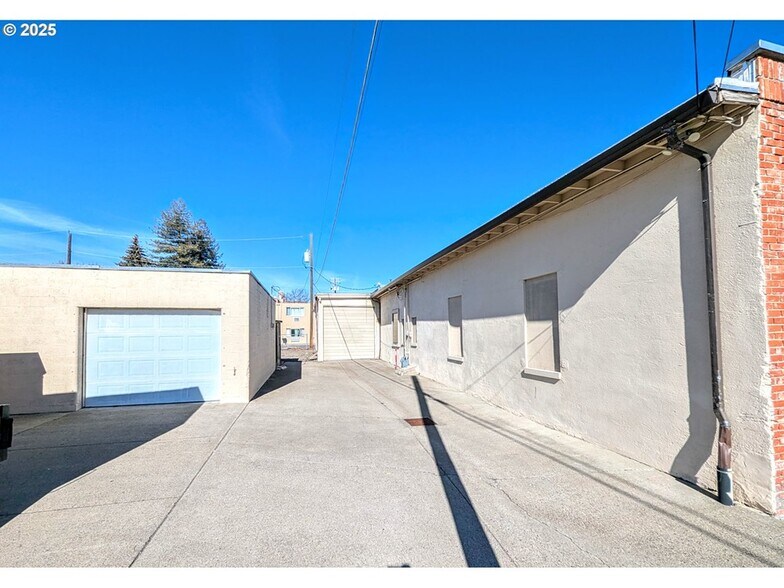 More Photos Of 1520 Adams Ave, La Grande Storefront Retail Office For Sale