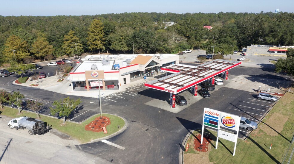 Primary Photo Of 1698 Main St, Chipley Service Station For Sale