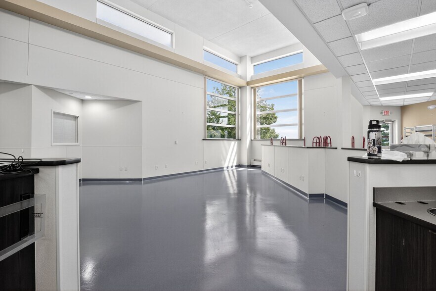 More Photos Of 175 Hawley St, Marquette Medical For Sale