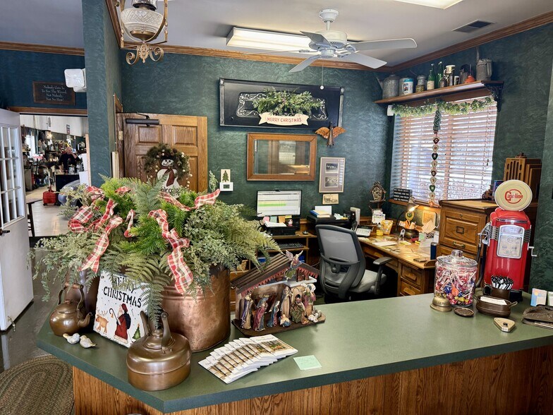 More Photos Of 1951 Wiesbrook Rd, Oswego Light Manufacturing For Sale