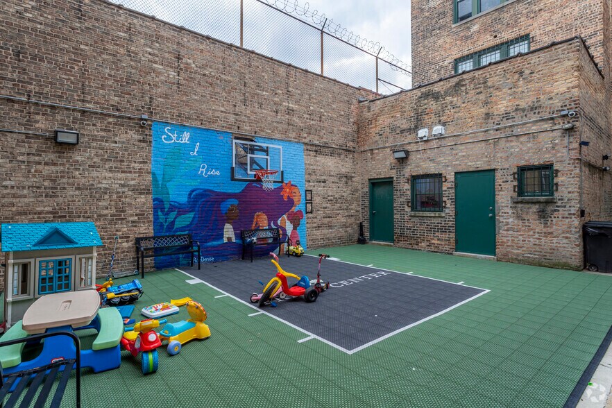 More Photos Of 4952 W Madison St, Chicago Multifamily For Sale