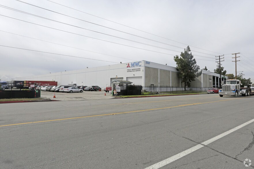 More Photos Of 3020-3070 E Victoria St, Compton Distribution For Lease