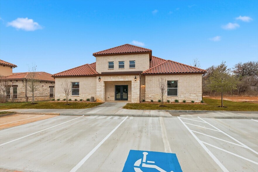 More Photos Of 203 E Debbie Ln, Mansfield Loft Creative Space For Lease