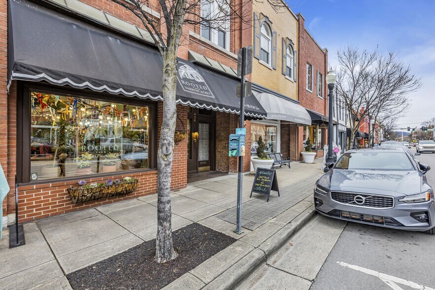 Primary Photo Of 424 Main St, Franklin General Retail For Sale