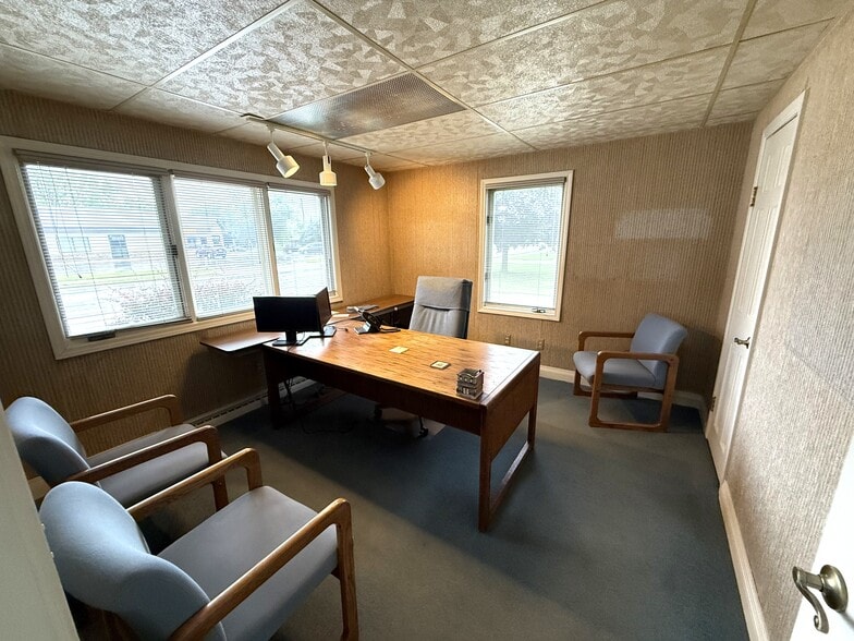 More Photos Of N4080 Hwy E, Freedom Office For Sale
