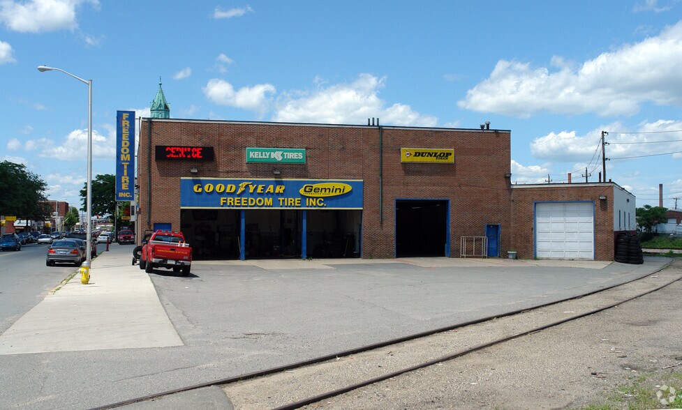 Primary Photo Of 160 S Broadway, Lawrence Auto Repair For Lease