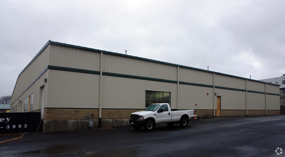 More Photos Of 47 October Hill Rd, Holliston Warehouse For Lease
