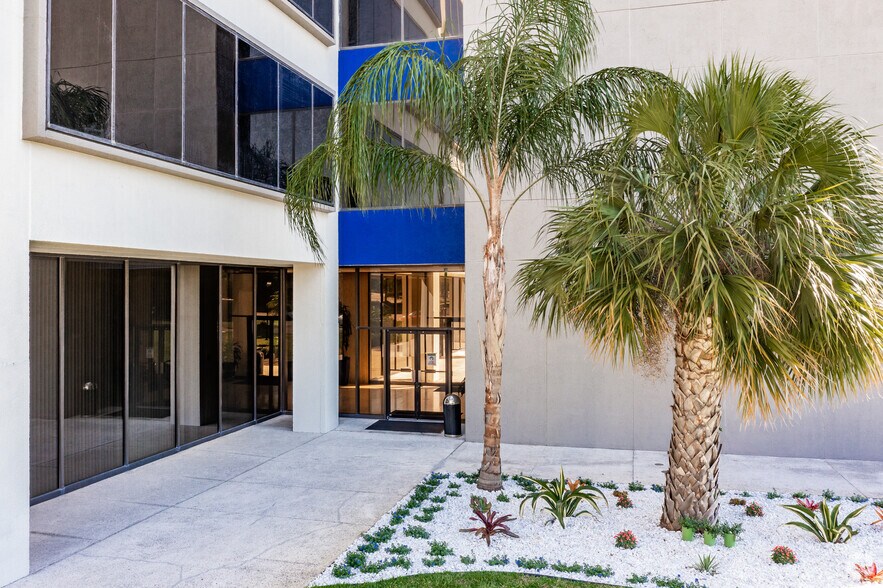 More Photos Of 2536 Countryside Blvd, Clearwater Office Residential For Lease