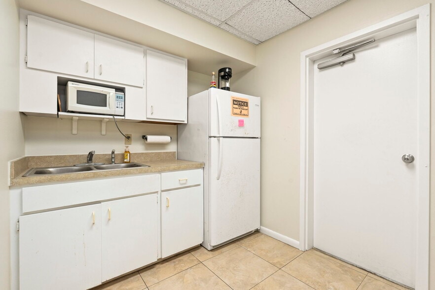 More Photos Of 16050 Orange Ave, Fort Pierce Warehouse For Sale