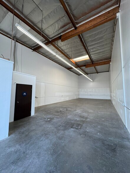 More Photos Of 1390 E Burnett St, Signal Hill Warehouse For Lease