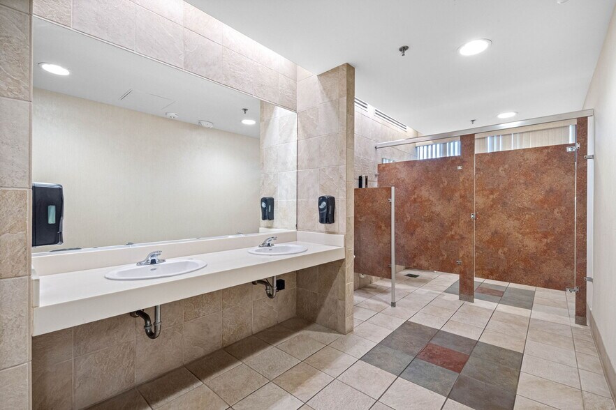 More Photos Of 6801 E Hillsborough Ave, Tampa Office Residential For Lease