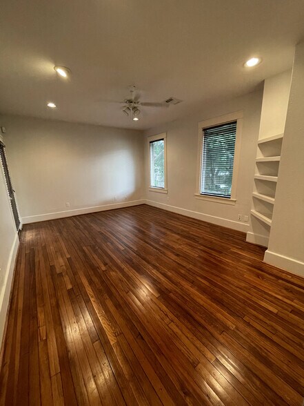 More Photos Of 2014 Commonwealth St, Houston Office For Lease
