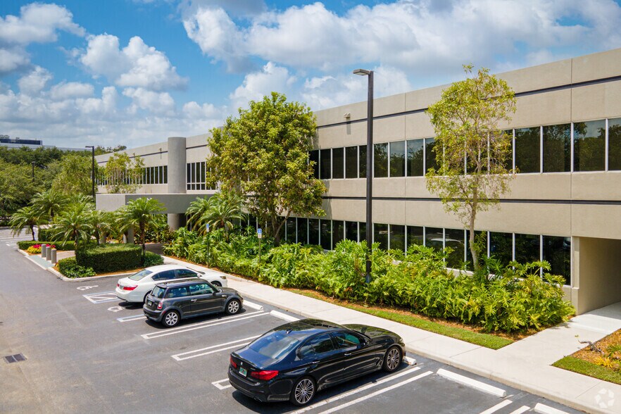 More Photos Of 15280 NW 79th Ct, Miami Lakes Unknown For Lease