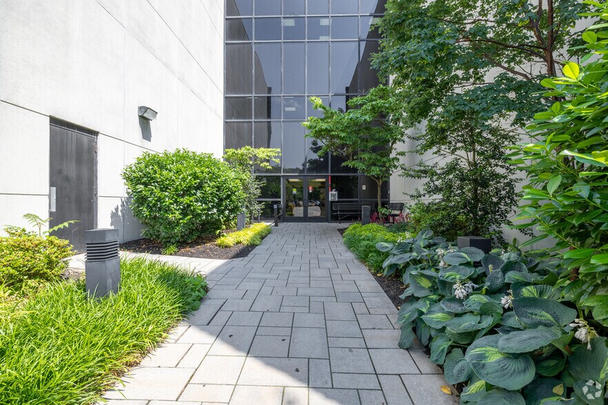 More Photos Of 1600 Saint Georges Ave, Rahway Office For Lease