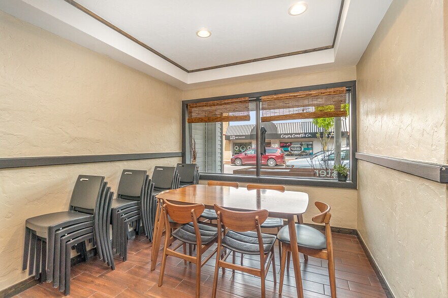 More Photos Of 134 Ashman St, Midland Restaurant For Sale