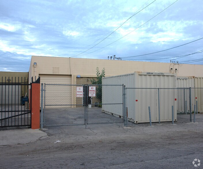 More Photos Of 5437 Satsuma Ave, North Hollywood Warehouse For Lease