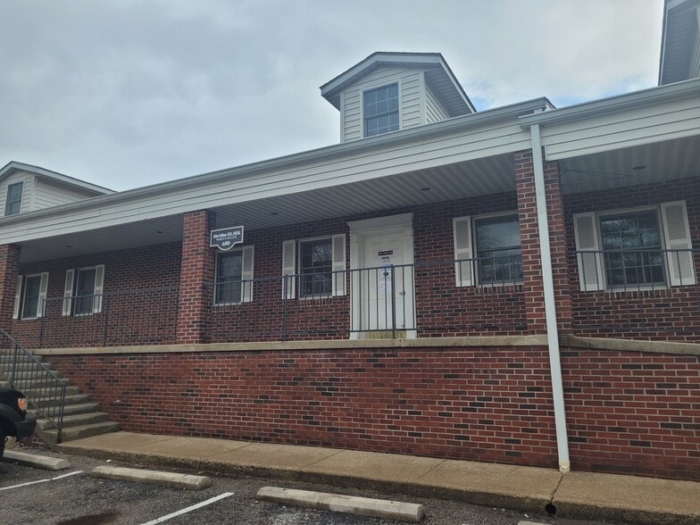 More Photos Of 644-650 S Walker St, Bloomington Medical For Lease