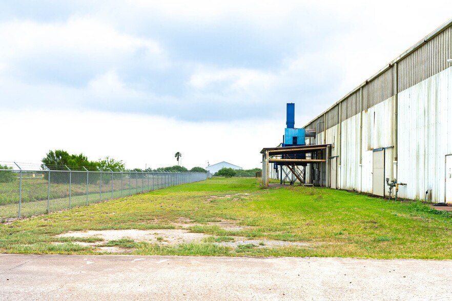 More Photos Of 42134 FM 510, Los Fresnos Manufacturing For Sale