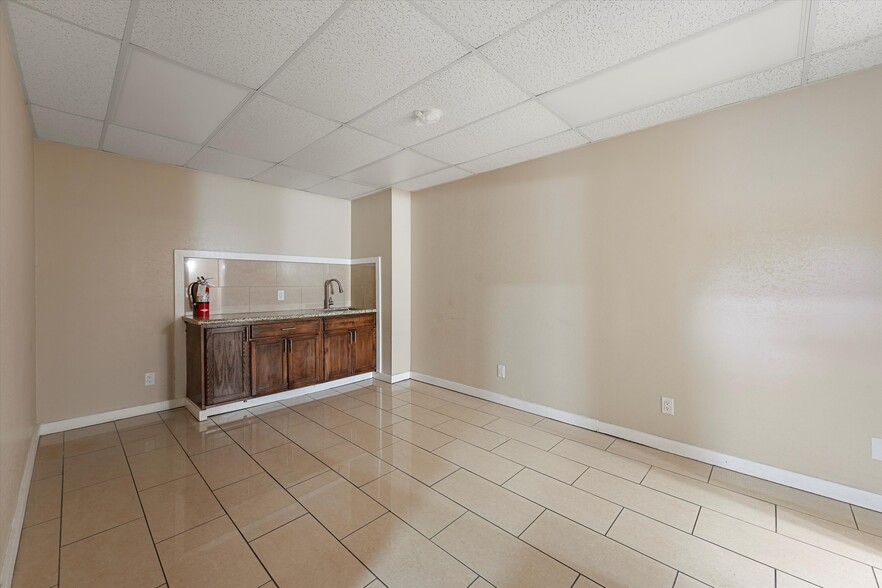 More Photos Of 620 Gellhorn Dr, Houston Warehouse For Sale