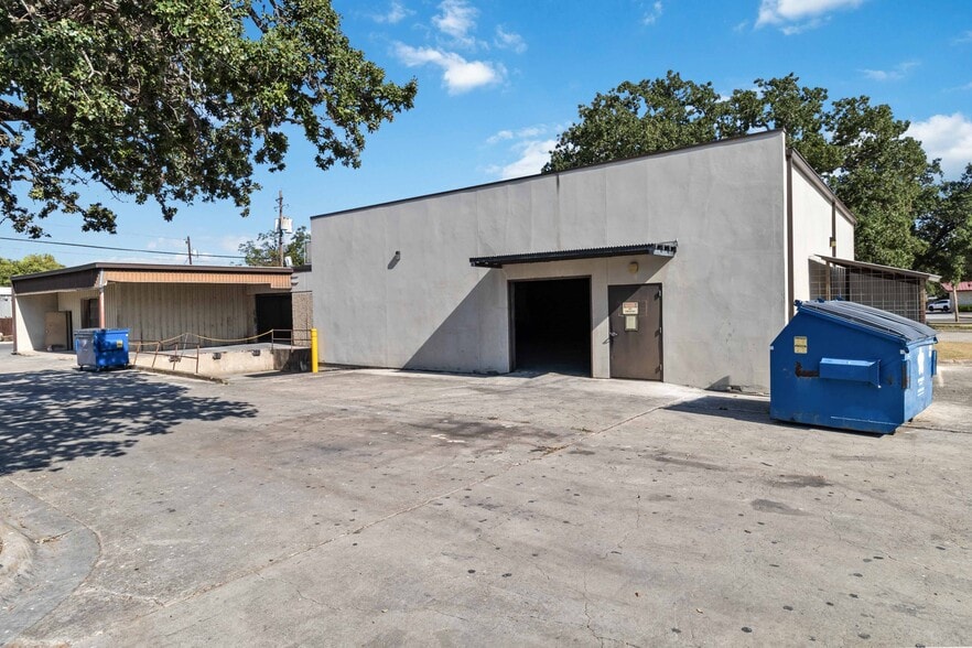 More Photos Of 429 Jefferson St, Kerrville Light Manufacturing For Lease