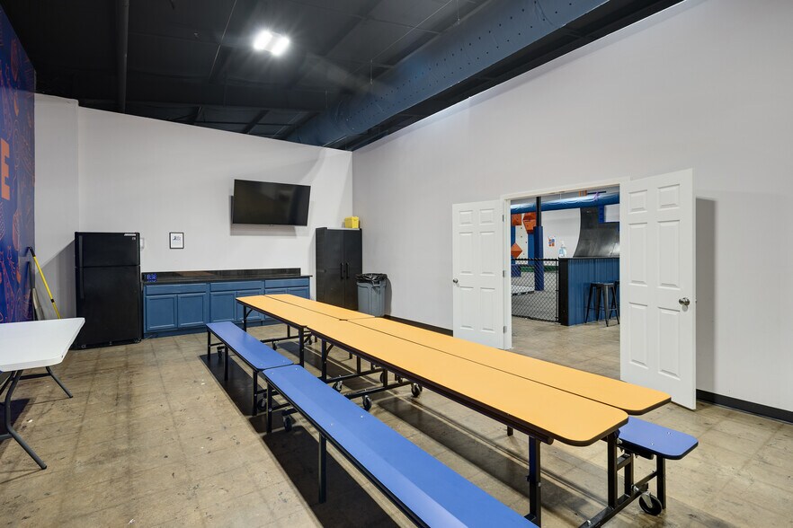 More Photos Of 450 Highway 72, Collierville Freestanding For Sale