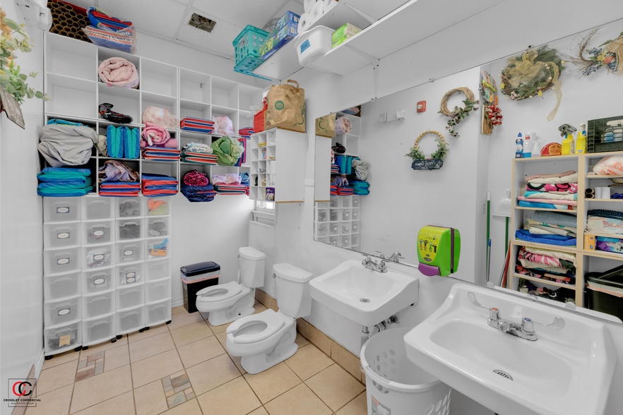 More Photos Of 14 Chisholm Trail Rd, Round Rock Schools For Sale