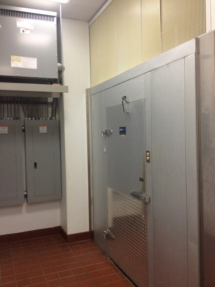 More Photos Of 15 1st St SE, Rochester Hotel For Lease