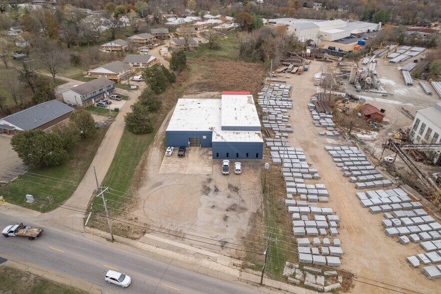 More Photos Of 519 Benham St, Bonne Terre Light Manufacturing For Sale