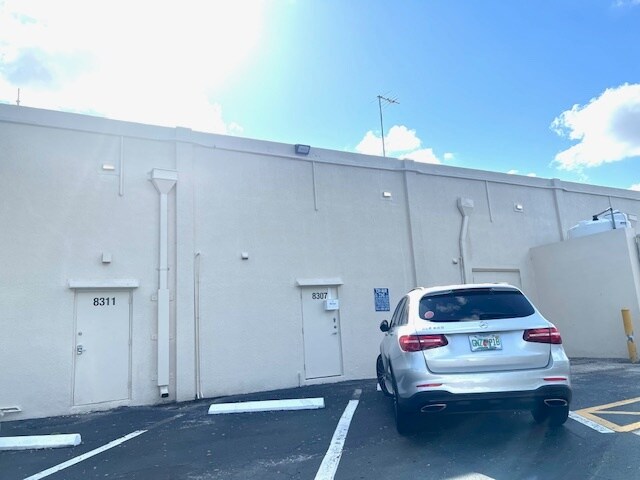 More Photos Of 8129-8375 NW 88th Ave, Tamarac General Retail For Lease