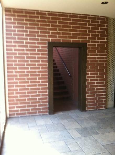 More Photos Of 421-425 S Fairfax Ave, Los Angeles Medical For Lease