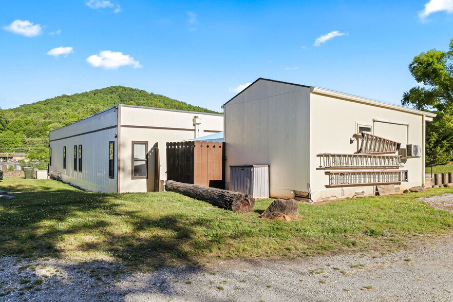More Photos Of 310 Terrell Rd, Franklin Office For Sale