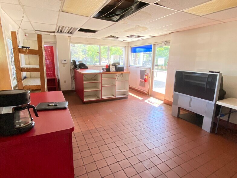 More Photos Of 1700 E Old Shakopee Rd, Minneapolis Auto Repair For Sale