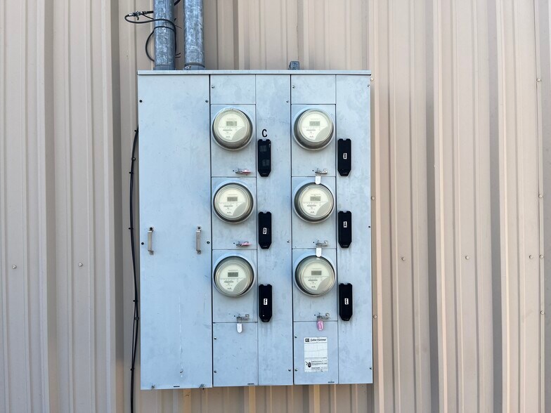 More Photos Of 102 W Dallas St, Llano Storefront Retail Office For Lease