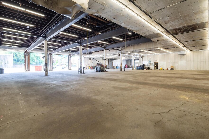 More Photos Of 620 South St, Steubenville Auto Dealership For Lease