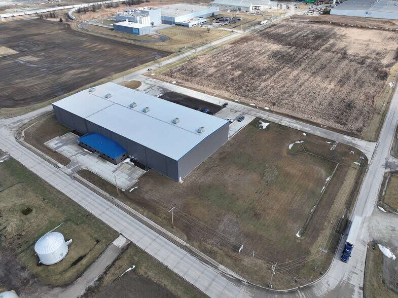 More Photos Of 2300 Raney, Effingham Warehouse For Lease