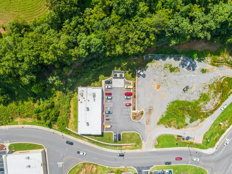 More Photos Of 31 Berry Blvd, Franklin Freestanding For Sale