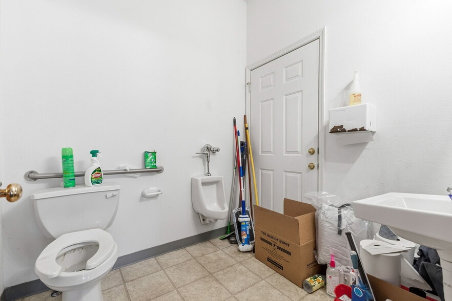 More Photos Of 316 N Main St, Columbia Storefront Retail Office For Sale